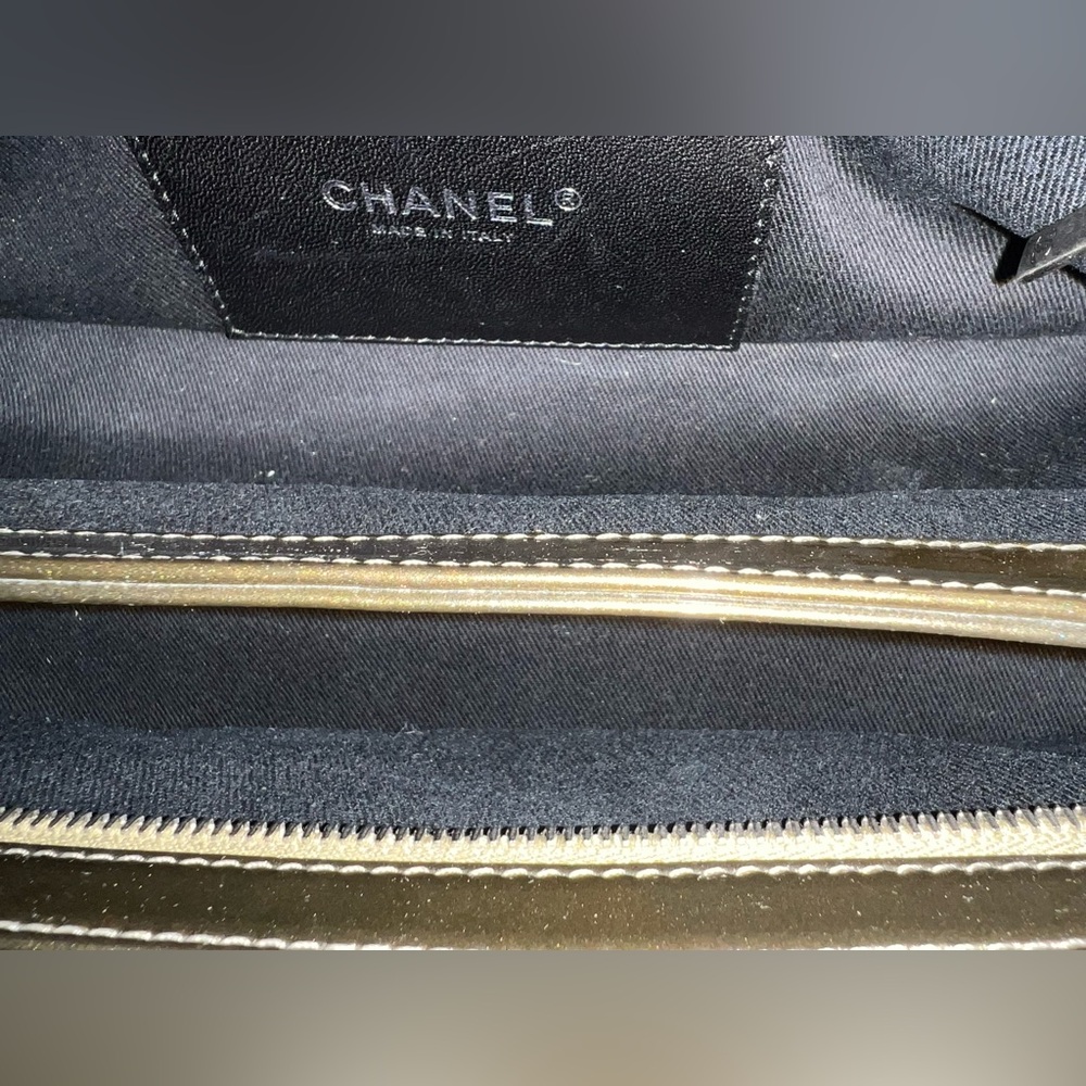 HP GUC Chanel Metallic Patent Leather Bowler w/ Hologram & card. Color transfer. - Picture 14 of 16
